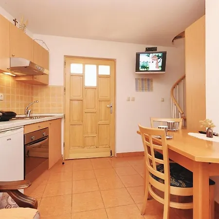 Pave Crvelina I-528 Apartment *